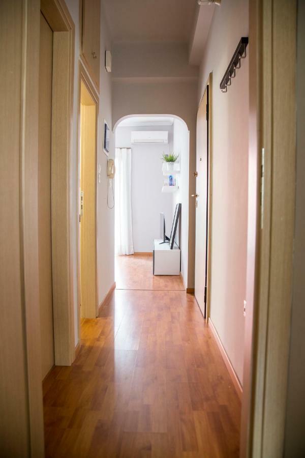 Gazi Discrit Next To Subway Appartement Athene Buitenkant foto